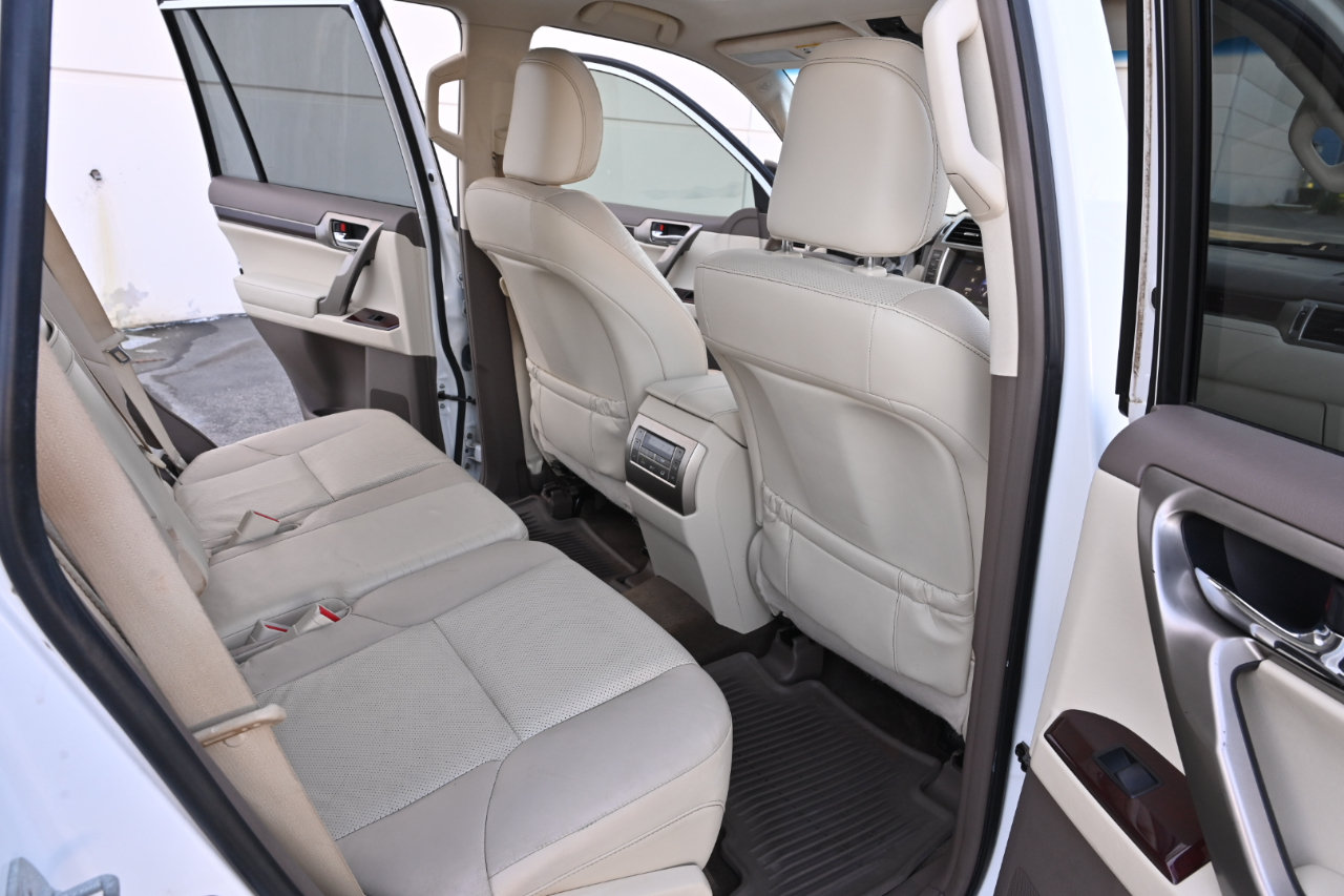 Used 2015 Lexus GX 460 w/ Premium Package AWD/4WD image 14