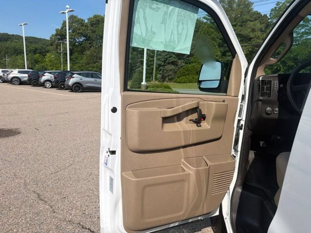 Certified 2025 Chevrolet Express 2500 RWD image 22