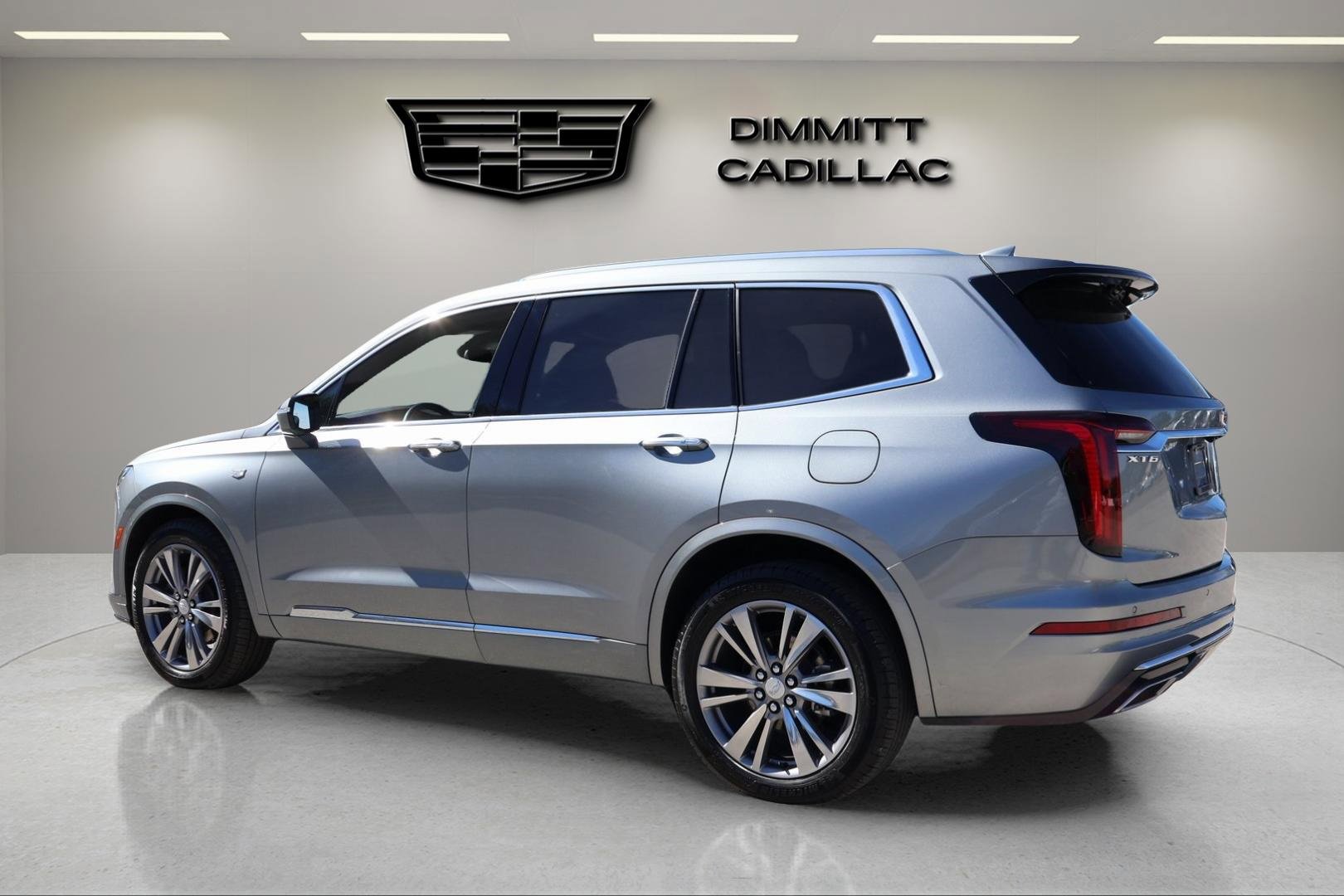 Certified 2025 Cadillac XT6 Premium Luxury image 3