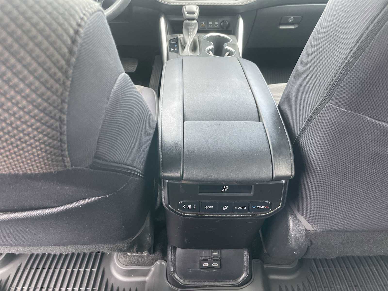 Used 2023 Toyota Highlander L FWD image 21