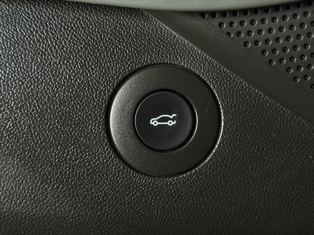 Used 2020 Chevrolet Camaro SS RWD image 35