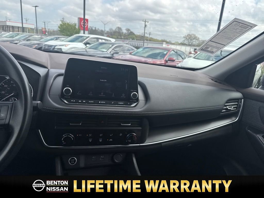 Used 2023 Nissan Rogue S image 15