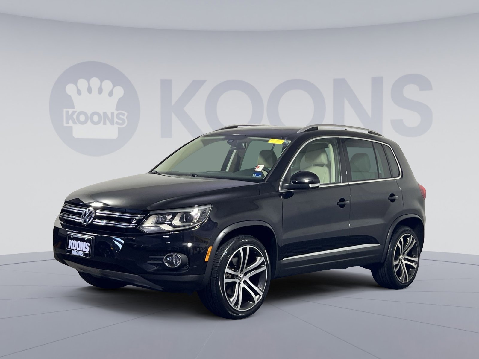 Used 2017 Volkswagen Tiguan SEL FWD image 1