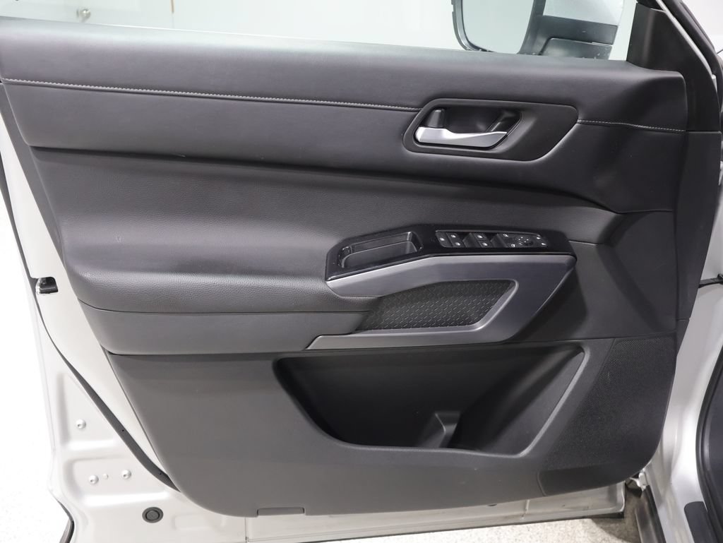 Used 2023 Nissan Pathfinder SL w/ SL Premium Package AWD/4WD image 13