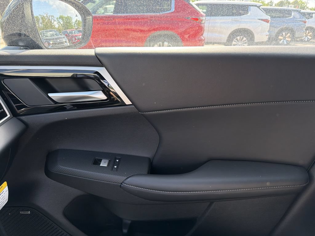 New 2026 Mitsubishi Outlander LE AWD/4WD image 24
