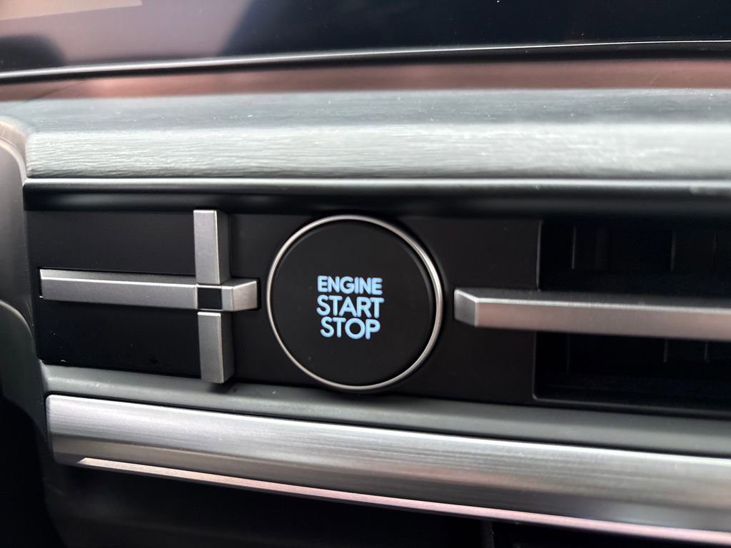 Used 2024 Hyundai Santa Fe Limited image 36