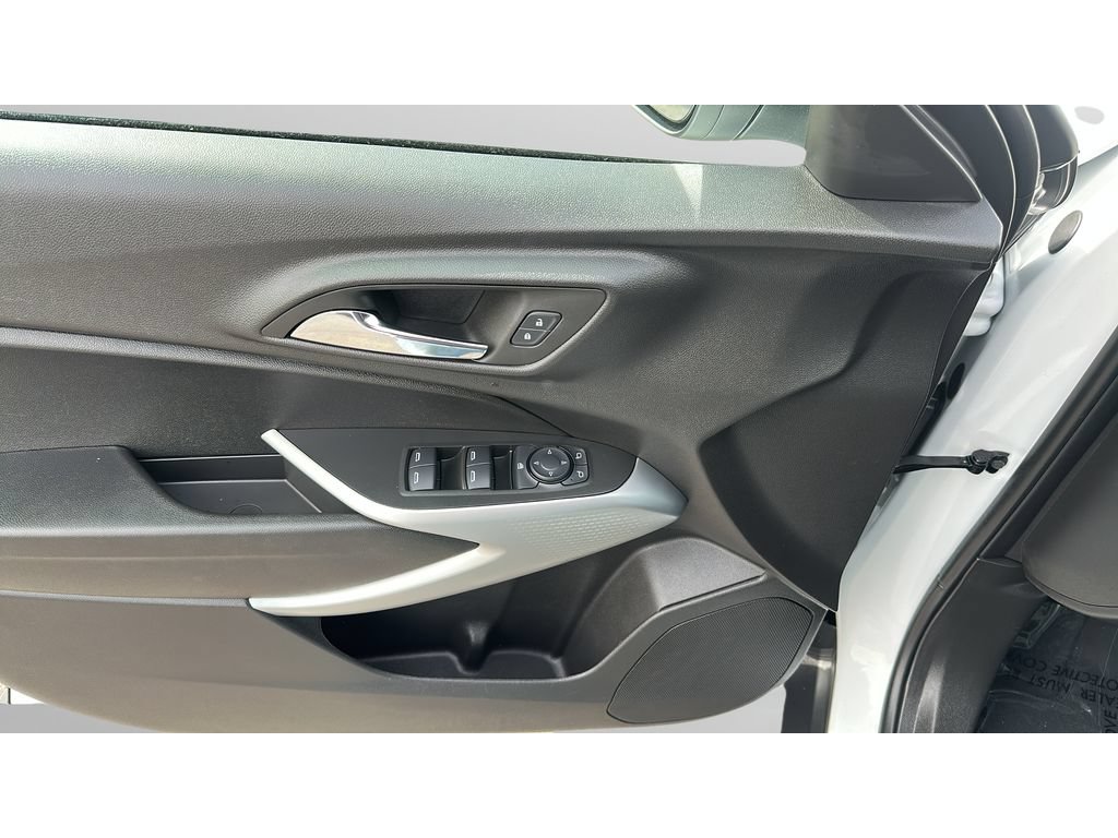 Used 2025 Chevrolet Trax LS FWD image 11