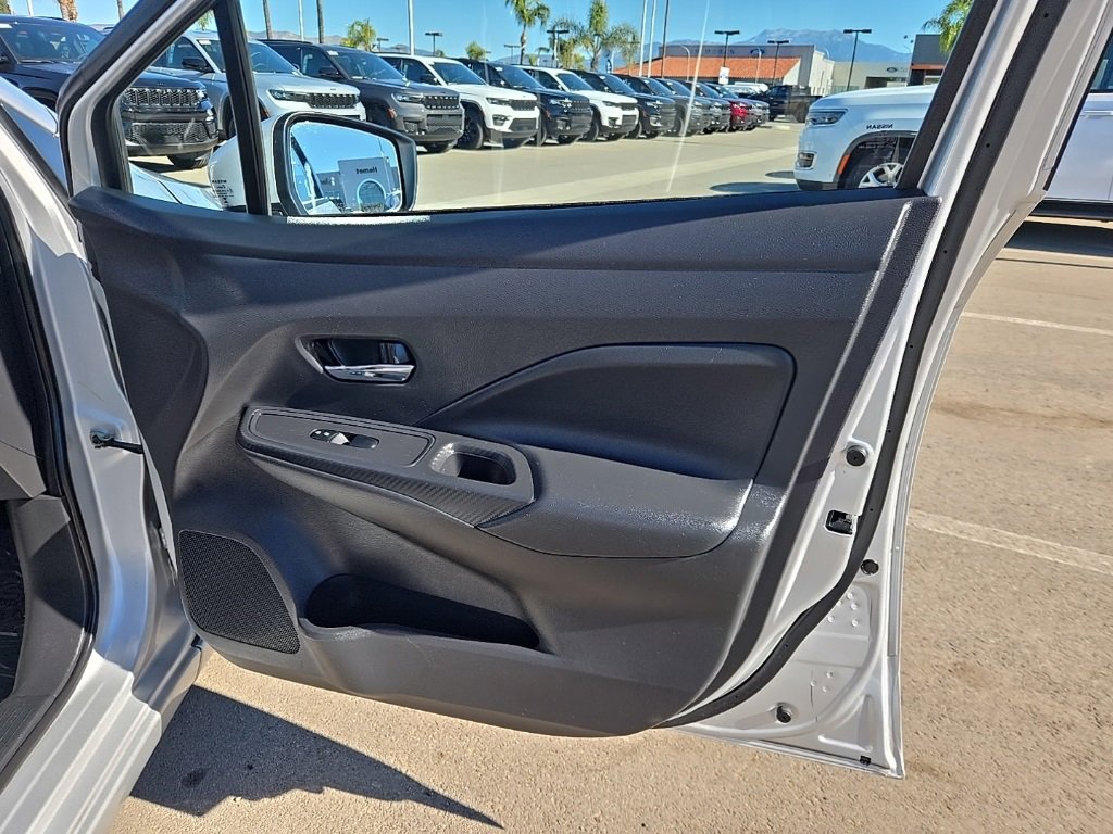 Used 2023 Nissan Versa SV image 35