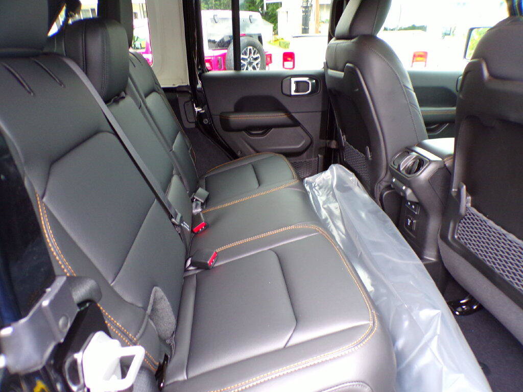 New 2027 Jeep Wrangler Unlimited Sahara AWD/4WD image 7