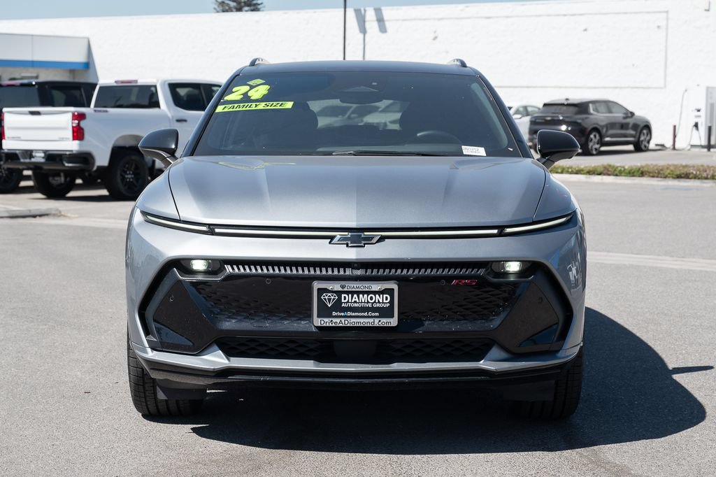Used 2024 Chevrolet Equinox EV RS FWD image 2