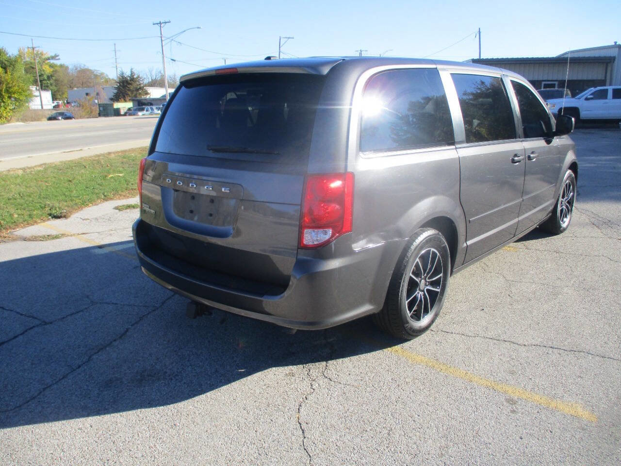 Used 2017 Dodge Grand Caravan SE image 5