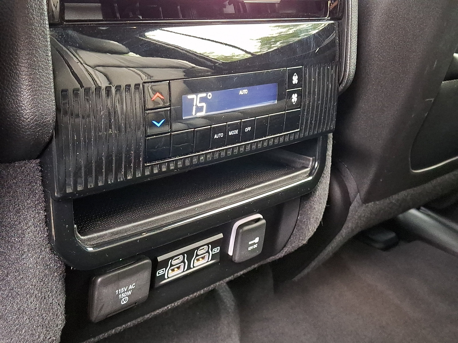 Used 2022 Jeep Wagoneer Series II AWD/4WD image 12