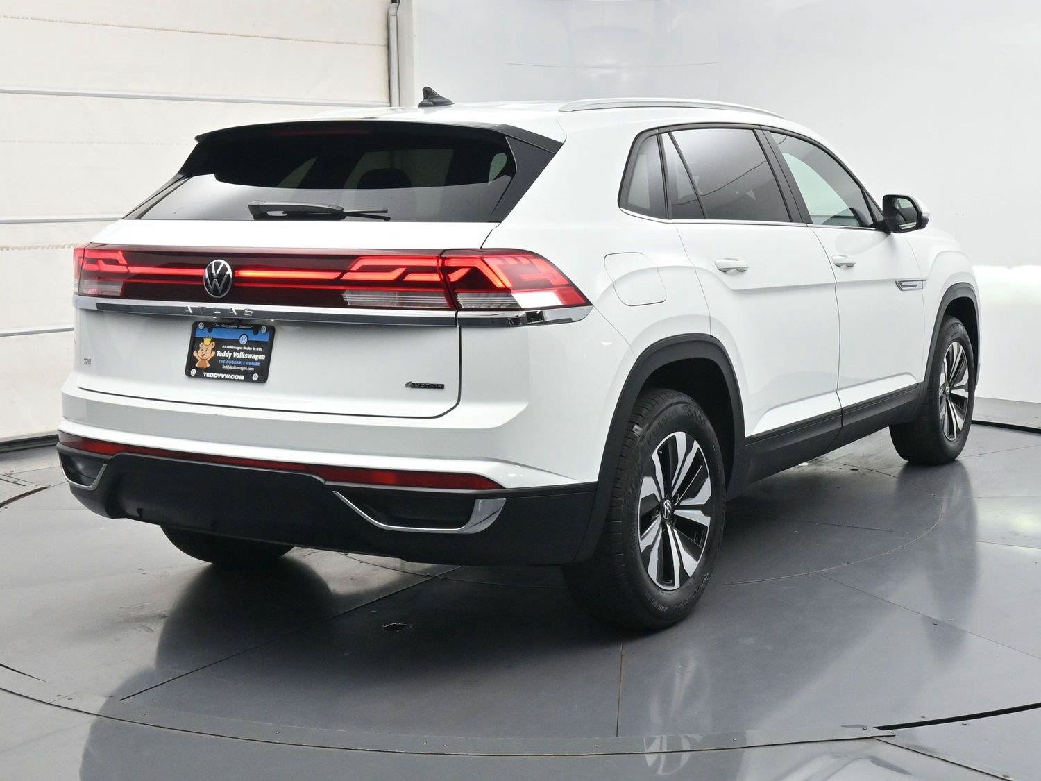 Used 2024 Volkswagen Atlas Cross Sport SE AWD/4WD image 29
