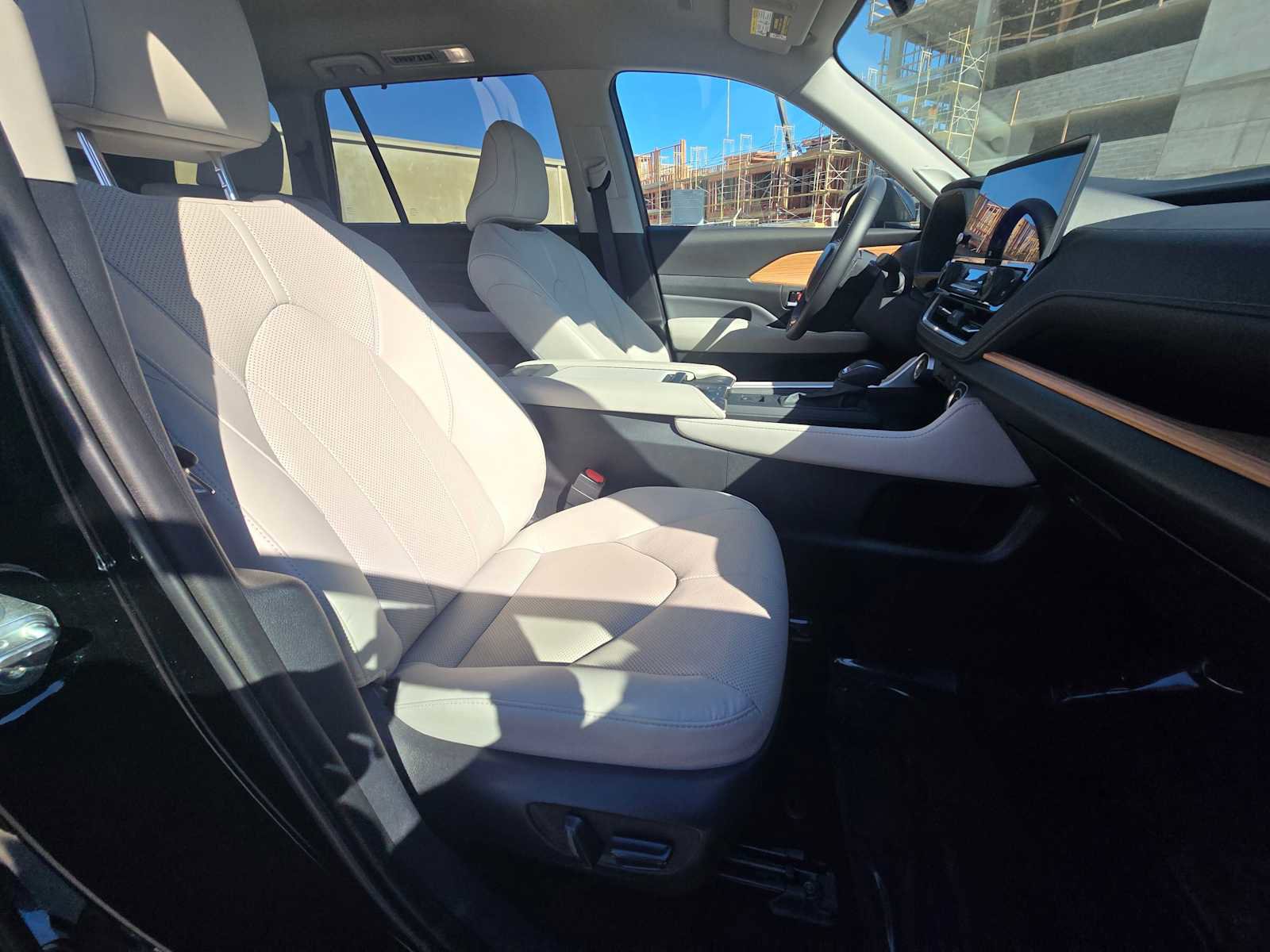 Used 2024 Toyota Grand Highlander Limited image 11