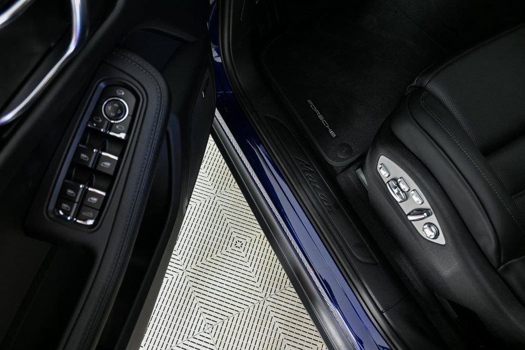 Used 2026 Porsche Macan AWD/4WD image 8