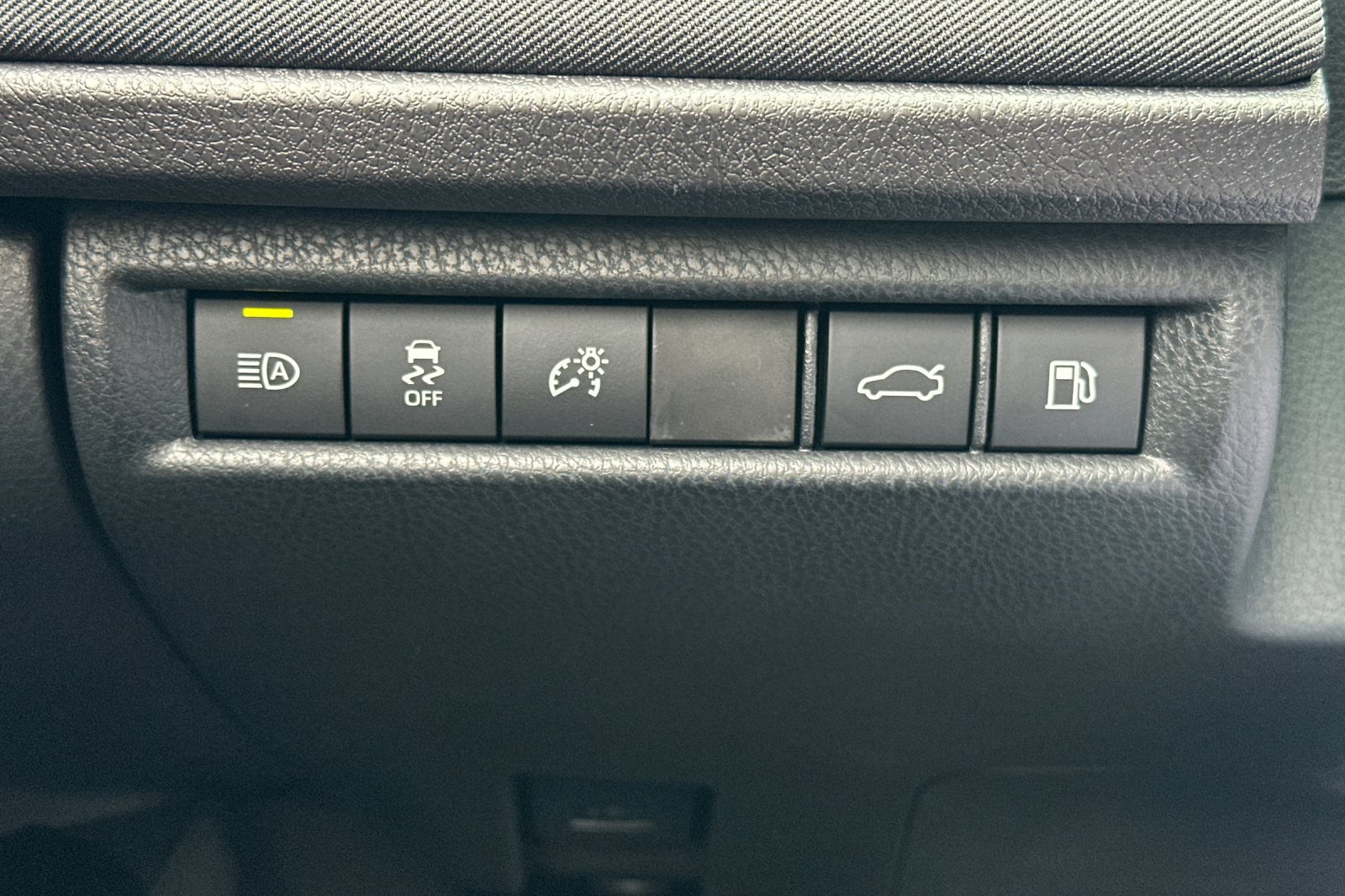 Used 2026 Toyota Camry LE FWD image 28