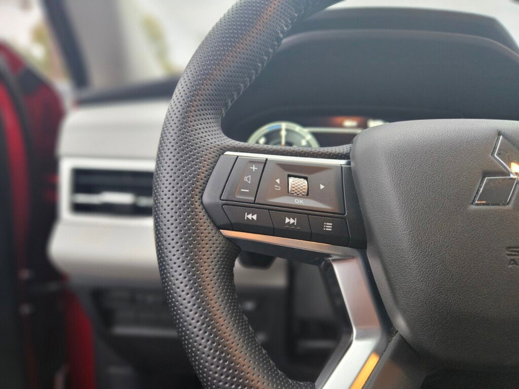 Used 2023 Mitsubishi Outlander SEL image 28