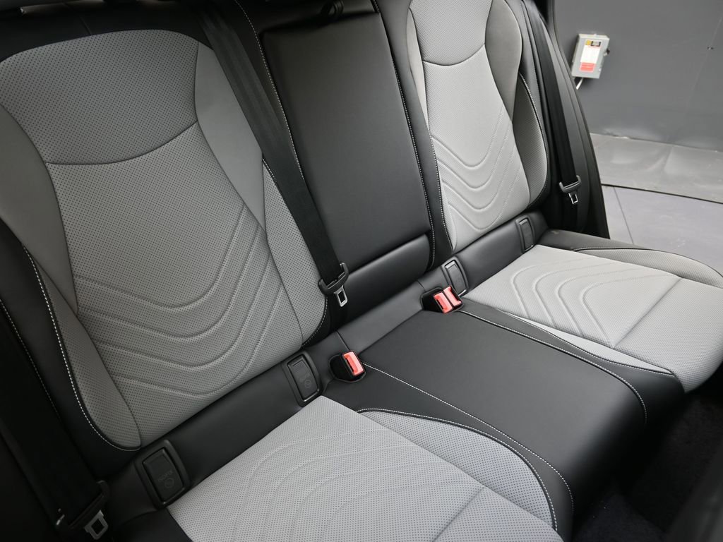 New 2026 Volkswagen Tiguan SE R-Line image 16