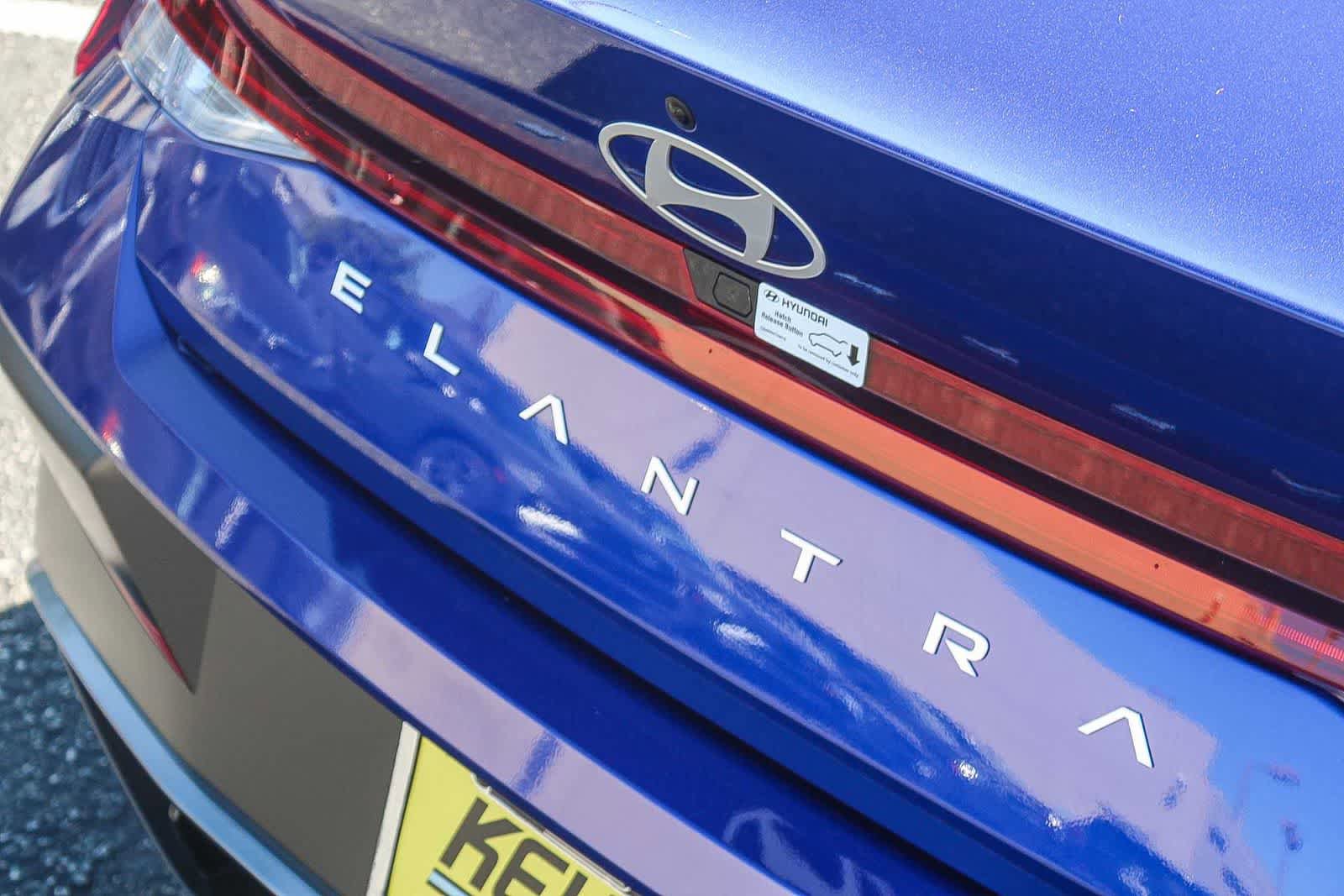 Used 2025 Hyundai Elantra Limited image 9