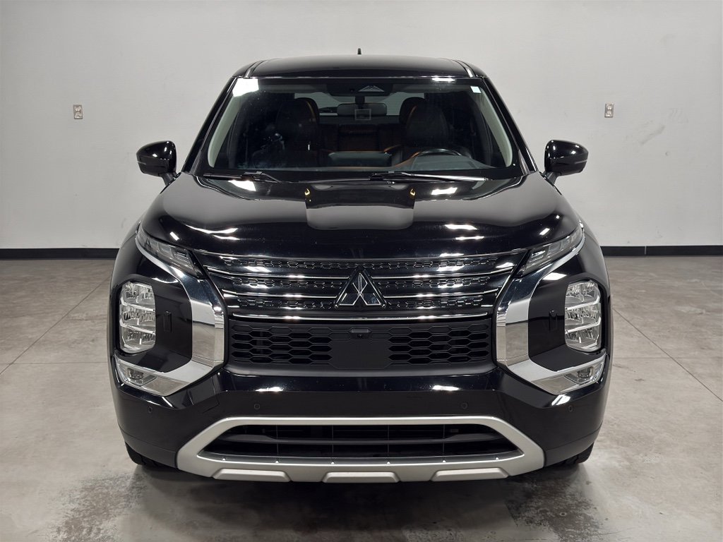 Used 2024 Mitsubishi Outlander SE image 3