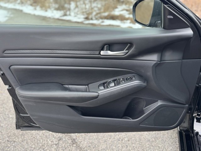 Used 2025 Nissan Altima 2.5 SV image 10