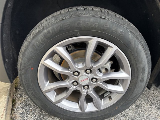 Used 2024 GMC Terrain SLT image 29