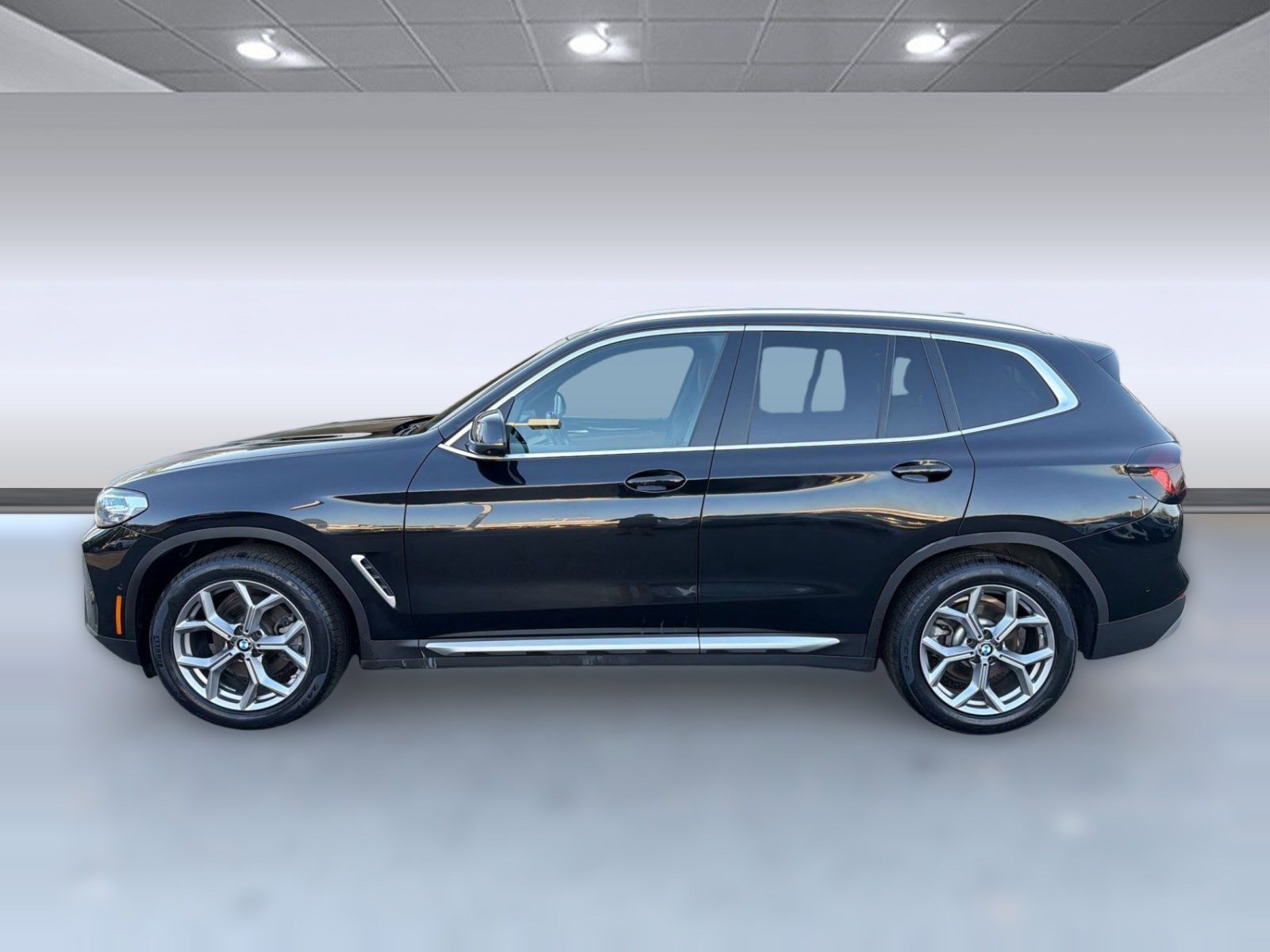 Used 2024 BMW X3 sDrive30i w/ Premium Package image 2