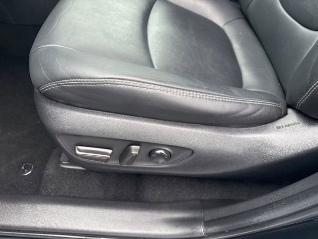 Used 2022 Toyota RAV4 XLE Premium image 11