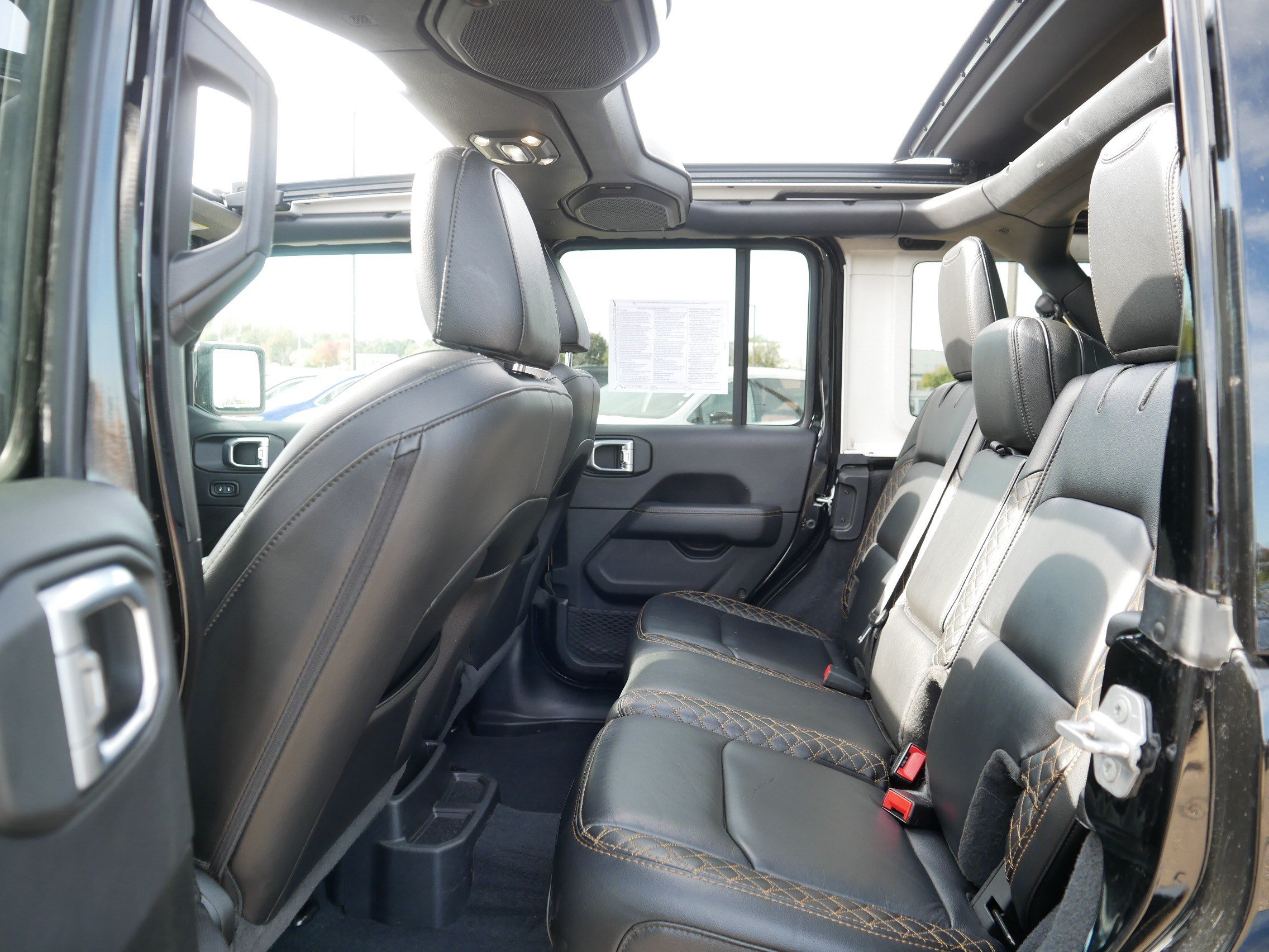 Used 2022 Jeep Wrangler Unlimited Sahara AWD/4WD image 34