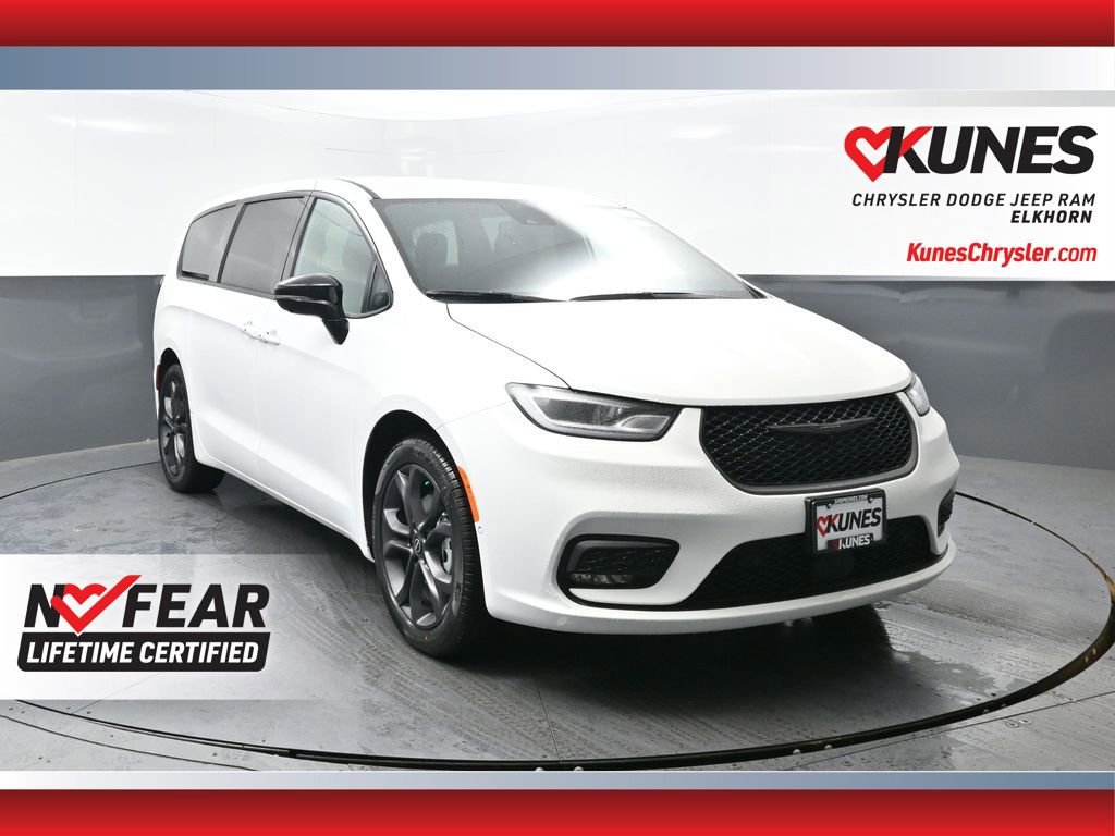 New 2026 Chrysler Pacifica Select