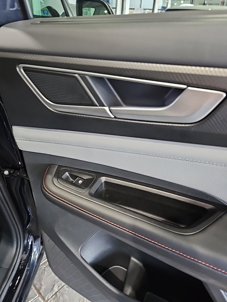 Used 2025 Volkswagen Atlas Peak Edition SE image 16