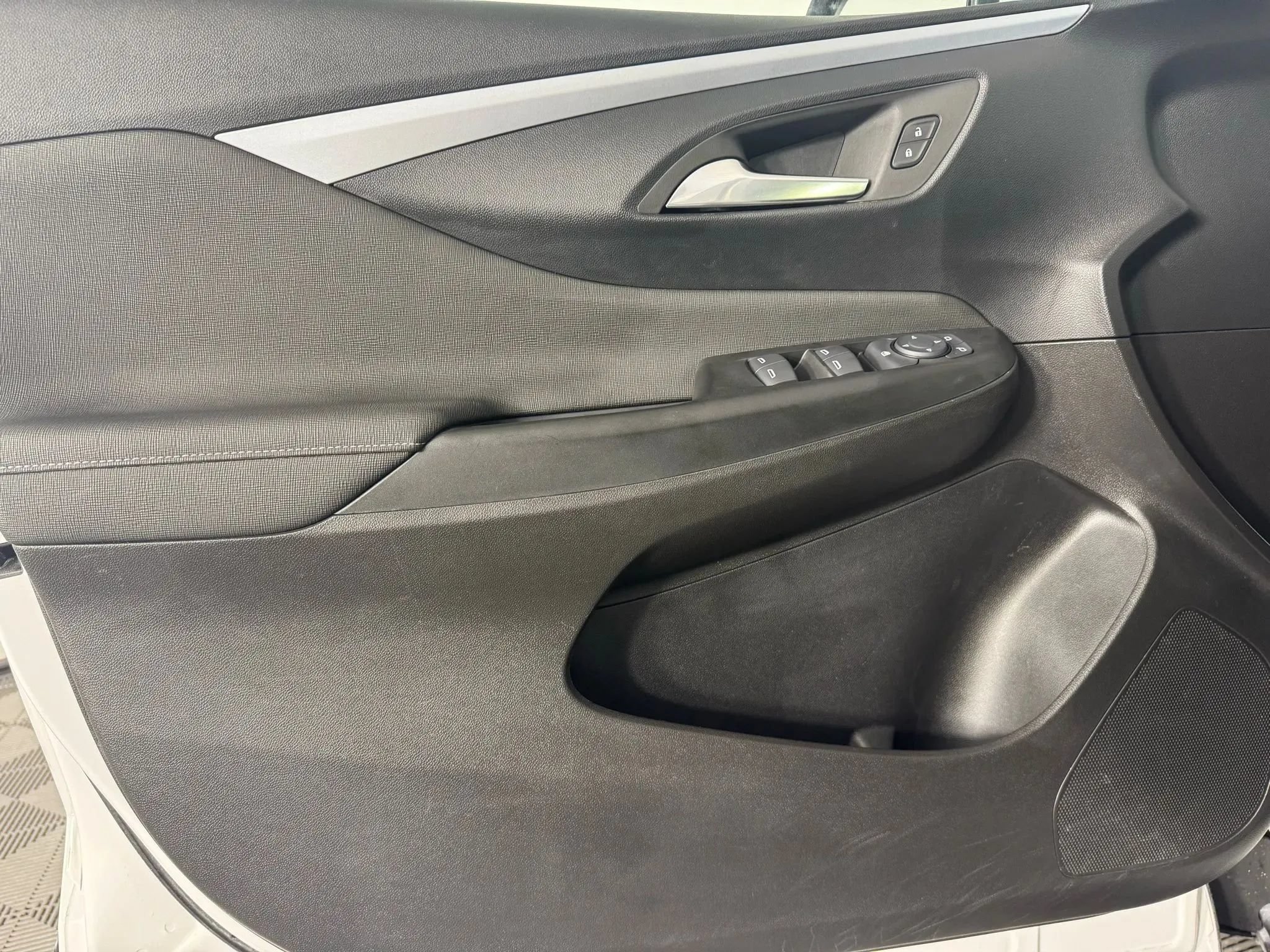 Used 2025 Buick Envista Preferred FWD image 36
