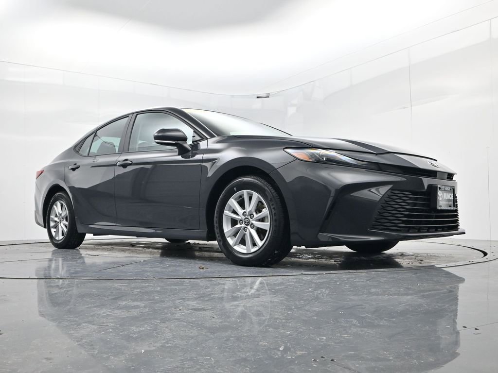 Used 2025 Toyota Camry LE image 34