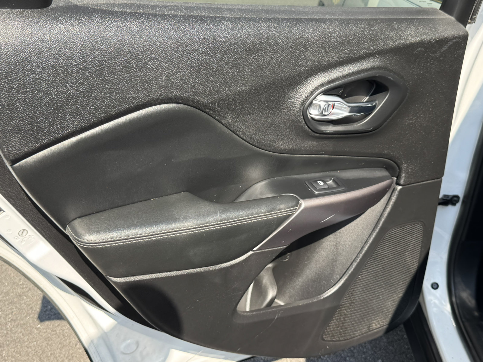 Used 2019 Jeep Cherokee Limited AWD/4WD image 24