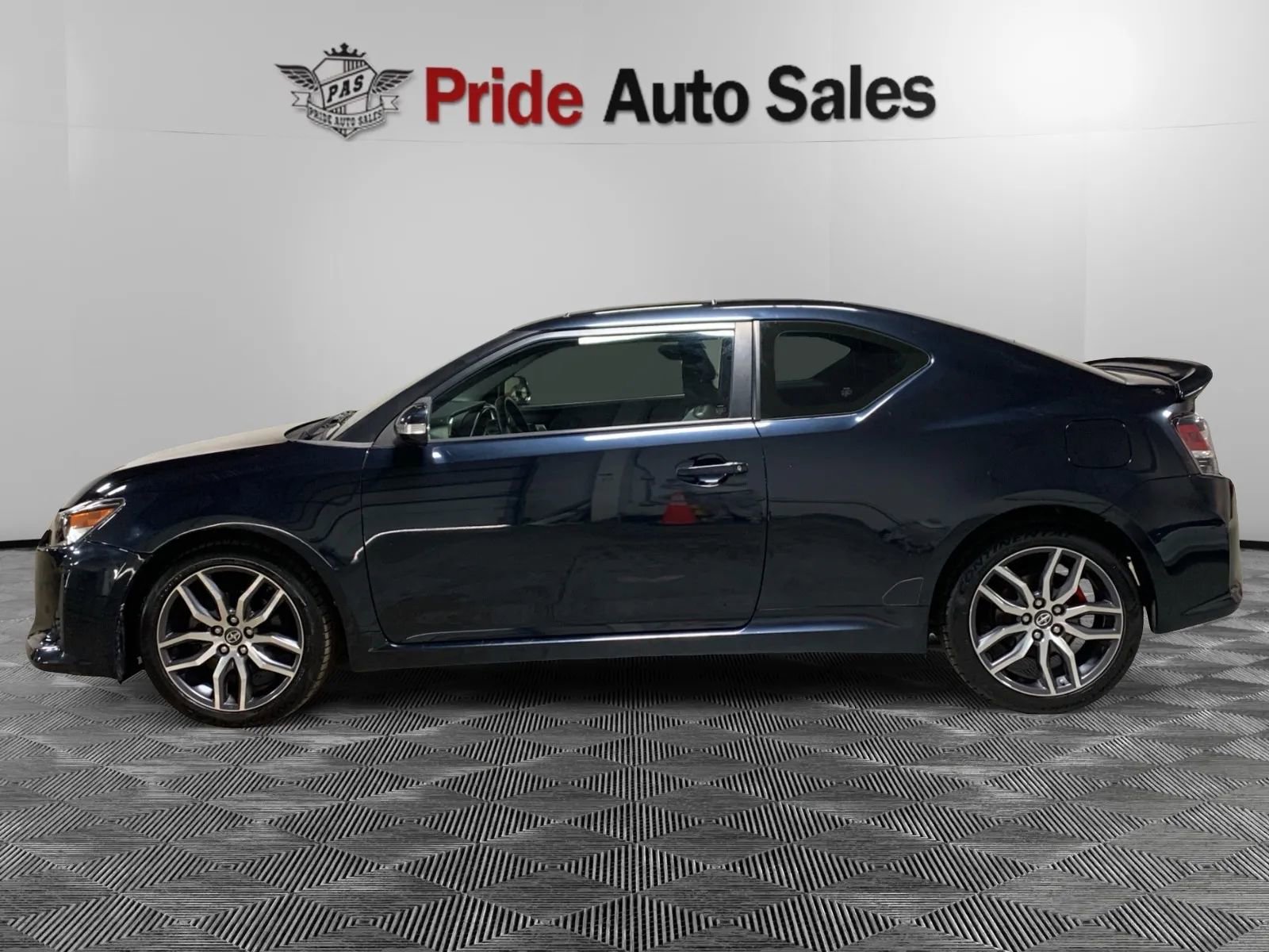 Used 2015 Scion tC image 4