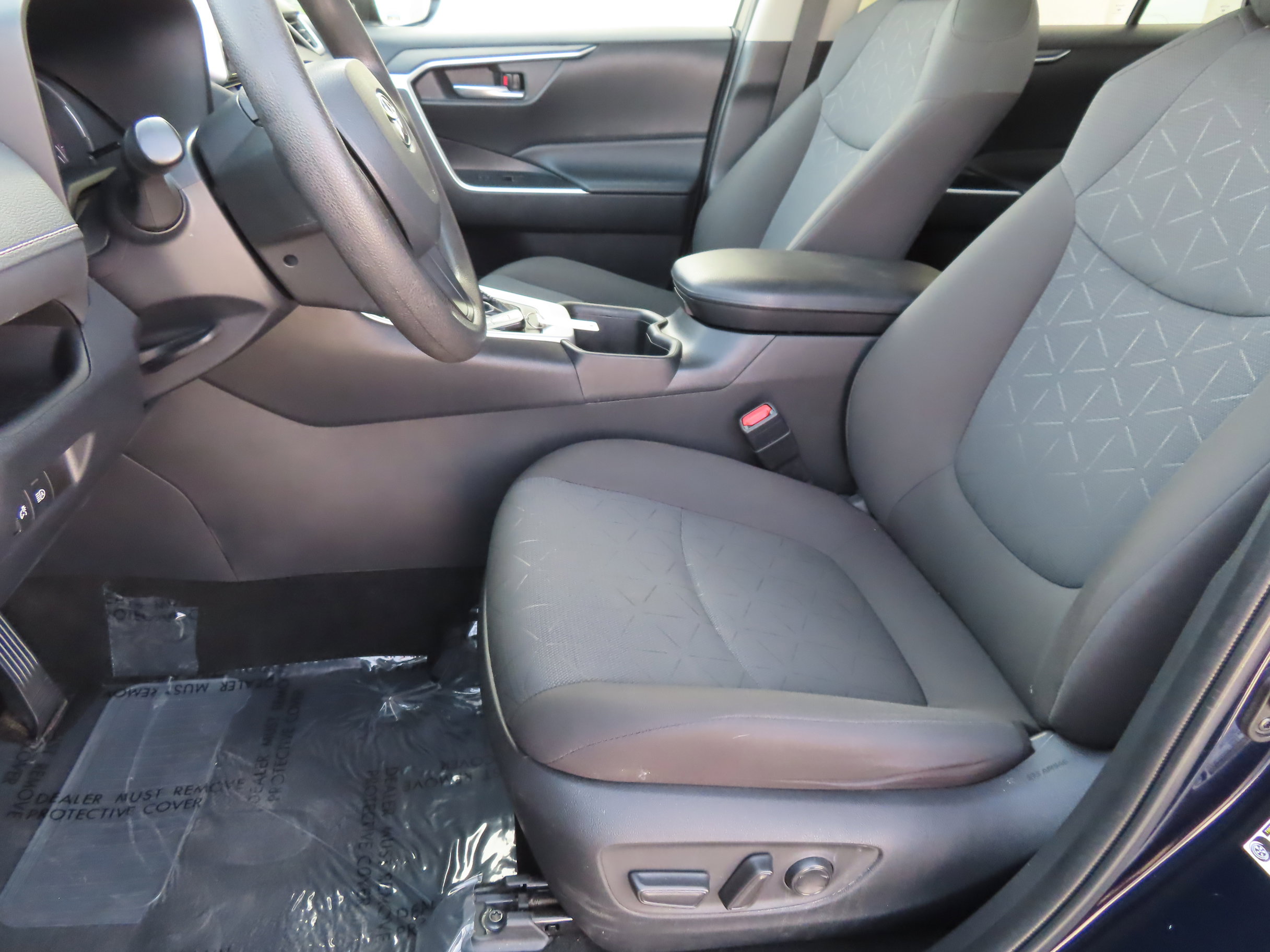 Used 2024 Toyota RAV4 XLE FWD image 11