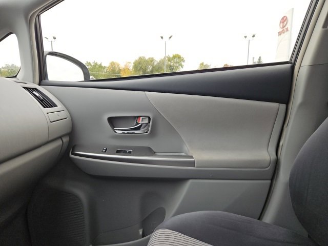 Used 2015 Toyota Prius V Five image 35