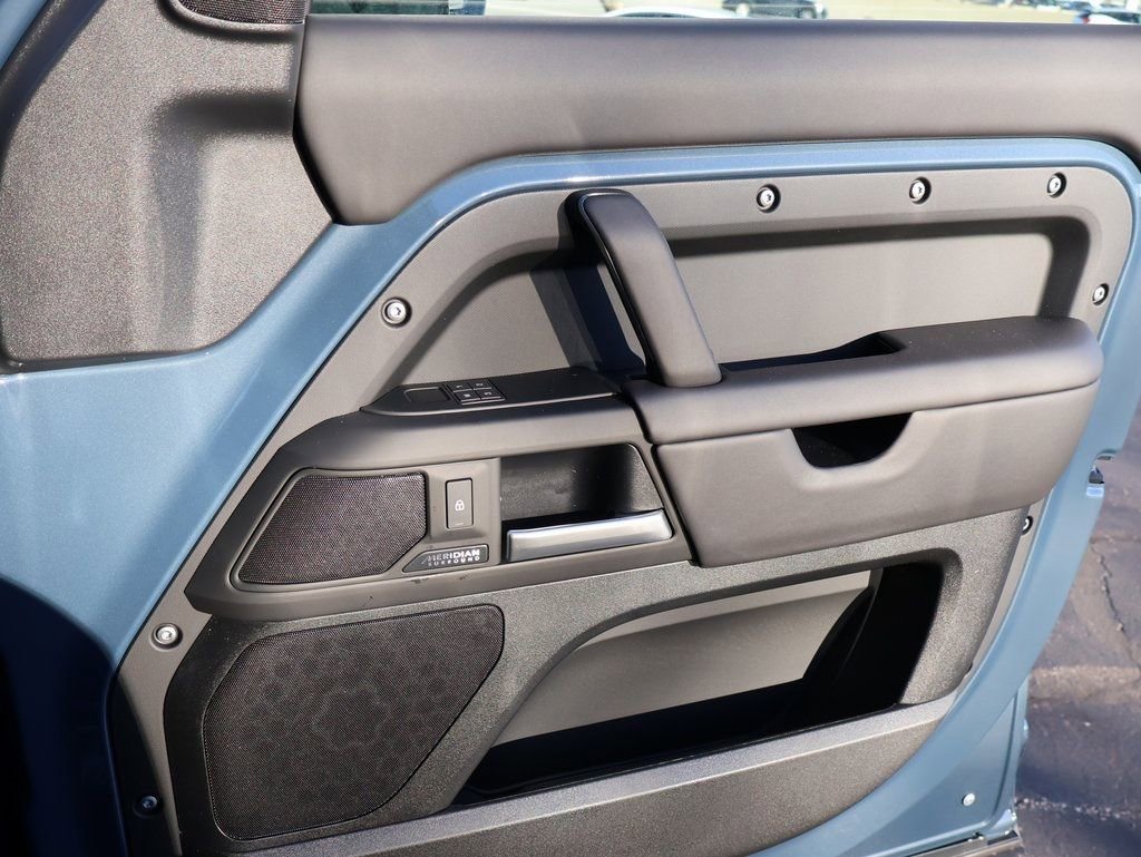 New 2026 Land Rover Defender 110 X-Dynamic SE image 11