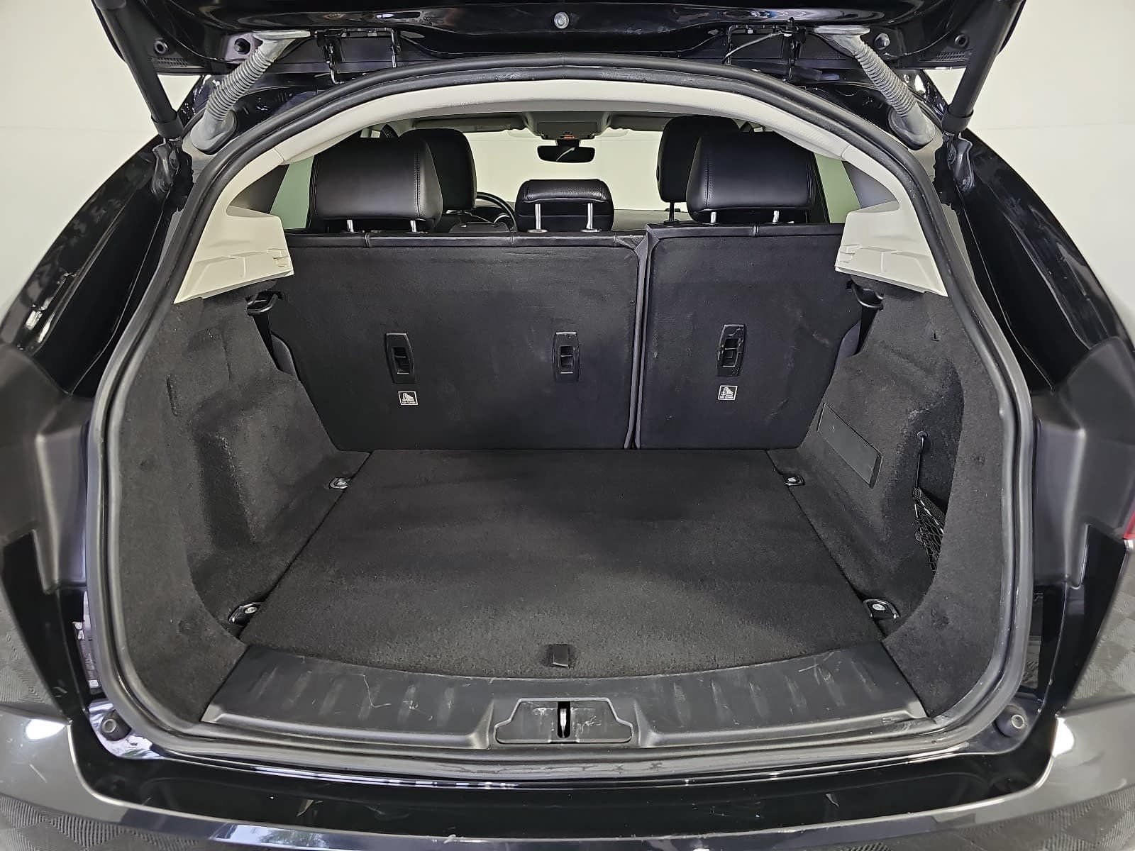 Used 2018 Jaguar E-PACE S AWD/4WD image 12