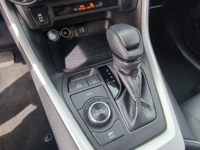 Used 2025 Toyota RAV4 XLE image 22