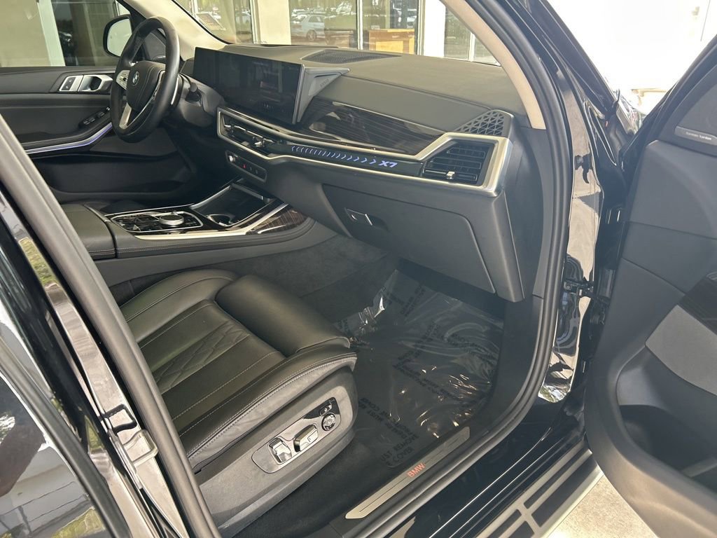 Used 2025 BMW X7 xDrive40i image 26