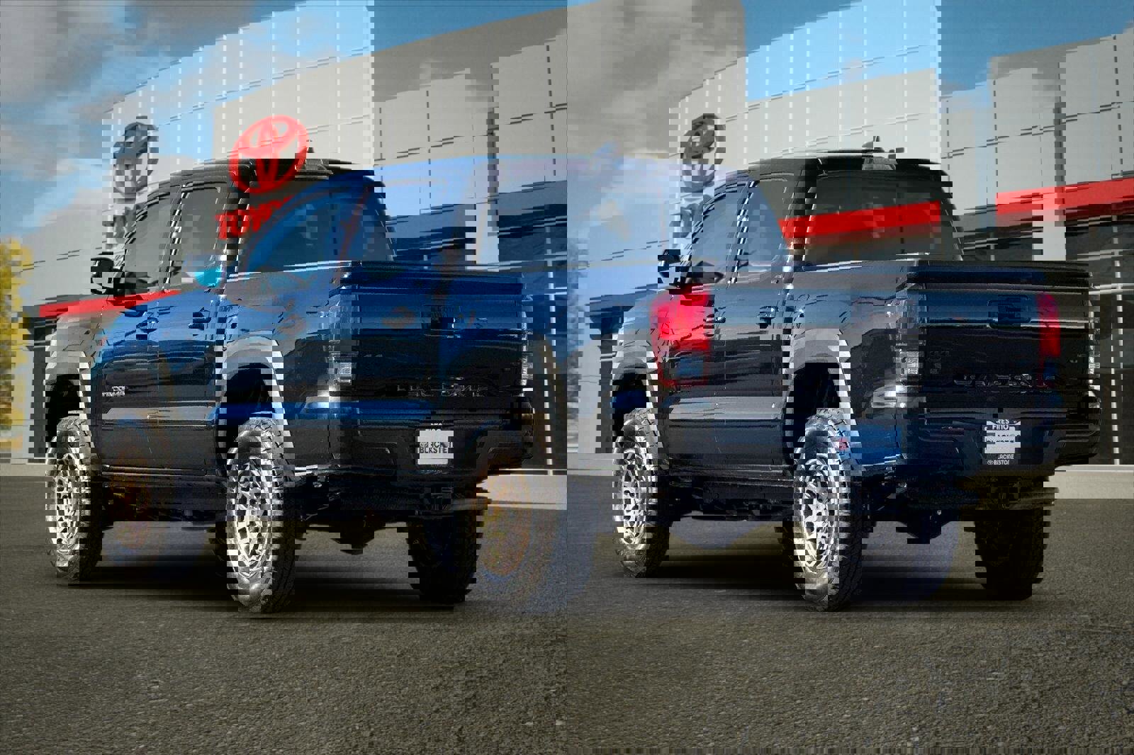 Used 2023 Toyota Tacoma SR w/ Trail Edition AWD/4WD image 5