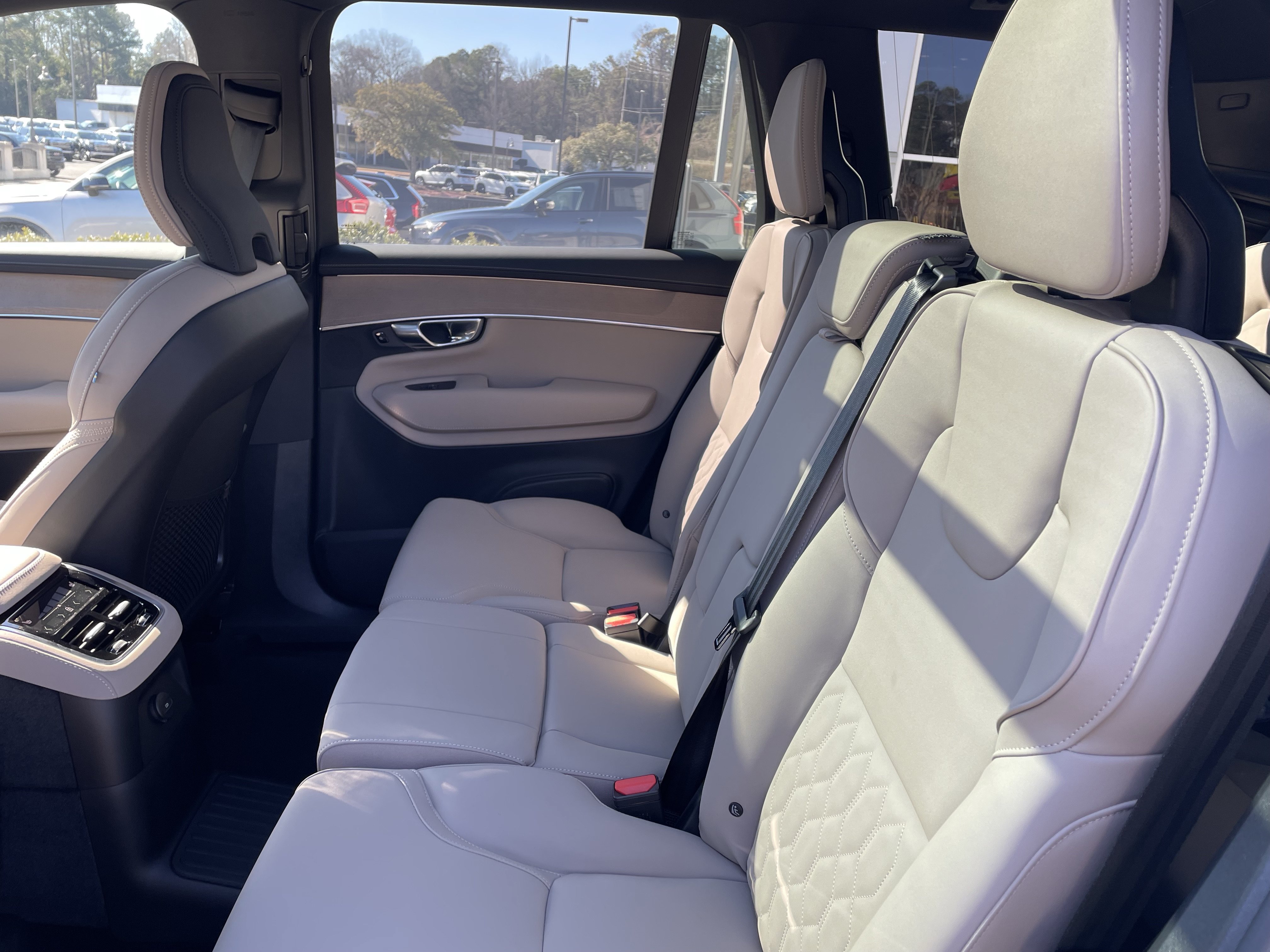 New 2026 Volvo XC90 T8 Plus w/ Protection Package Premier AWD/4WD image 10