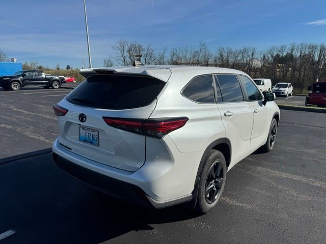 Used 2023 Toyota Highlander L image 3