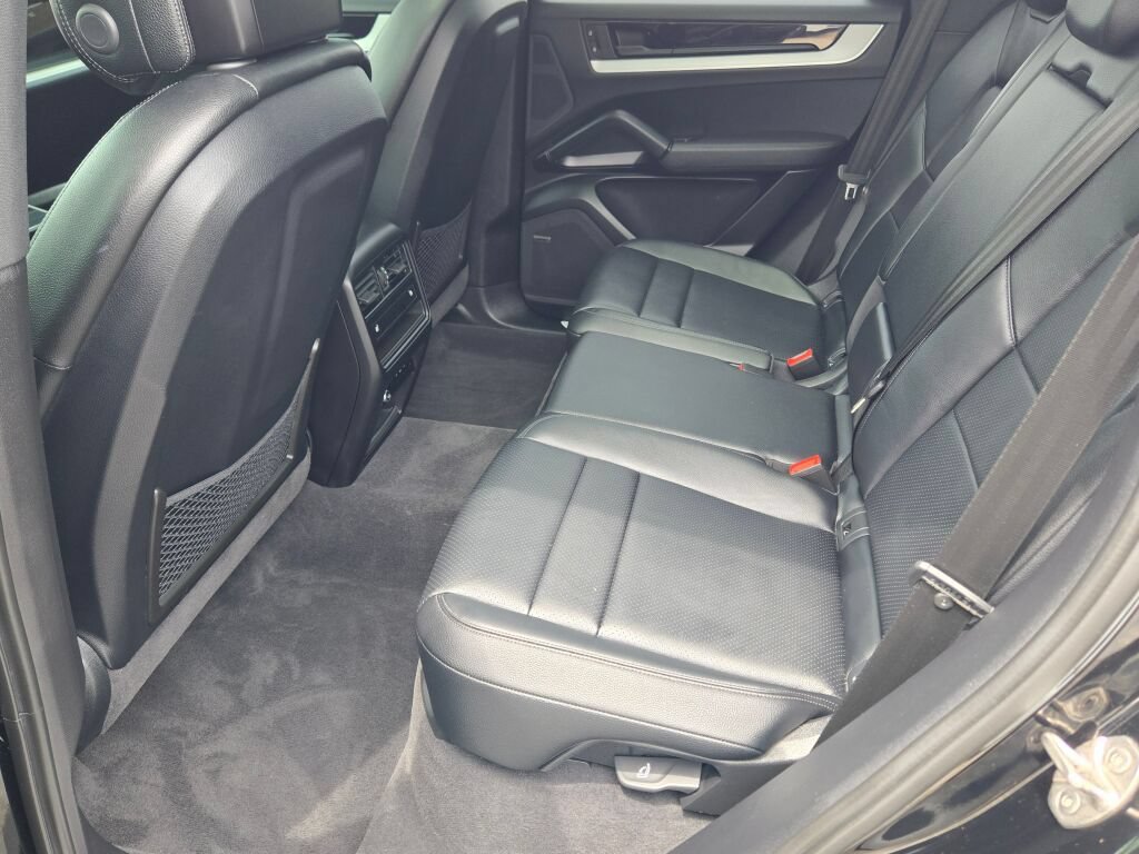 Used 2024 Porsche Cayenne AWD/4WD image 24