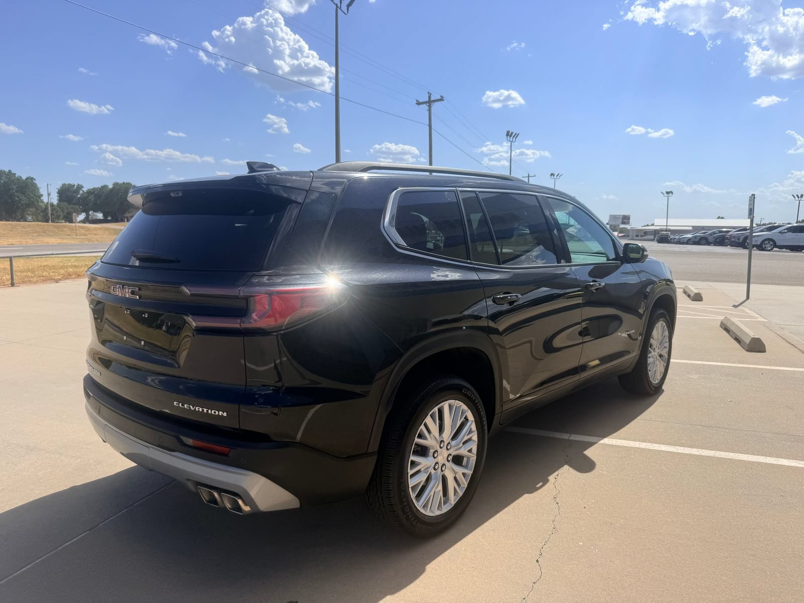 Used 2026 GMC Acadia Elevation w/ Elevation Premium Package AWD/4WD image 6