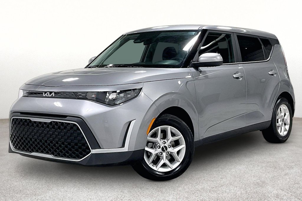 Used 2025 Kia Soul LX w/ LX Technology Package FWD image 14