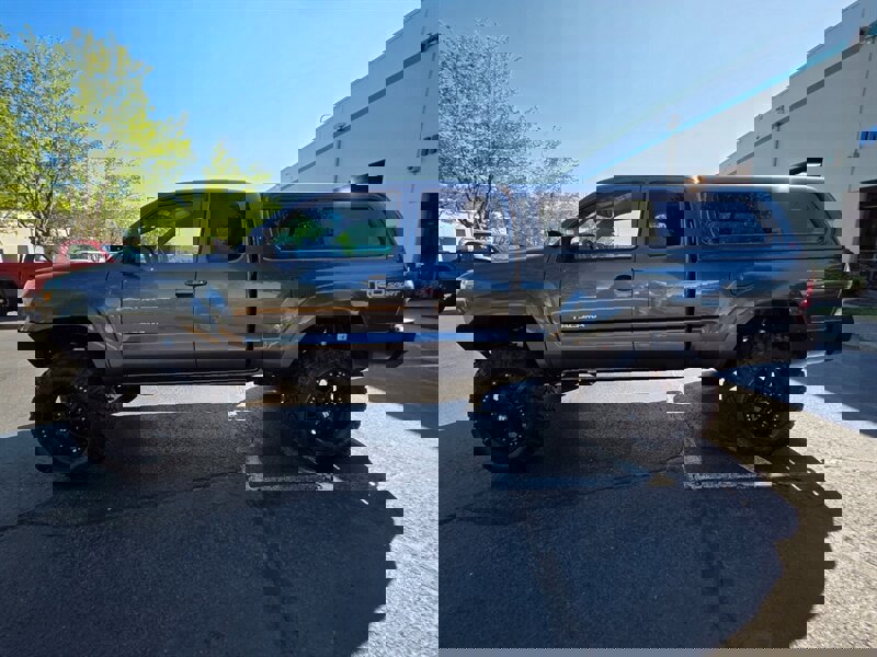 Used 2015 Toyota Tacoma 4x4 Access Cab V6 image 3