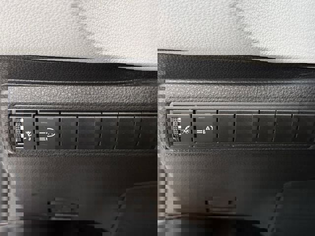 Used 2025 Toyota Corolla SE image 24