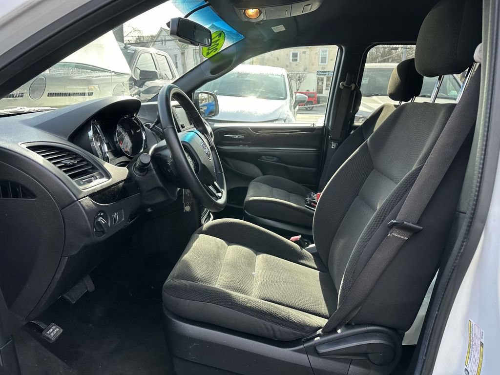 Used 2017 Dodge Grand Caravan SE FWD image 11